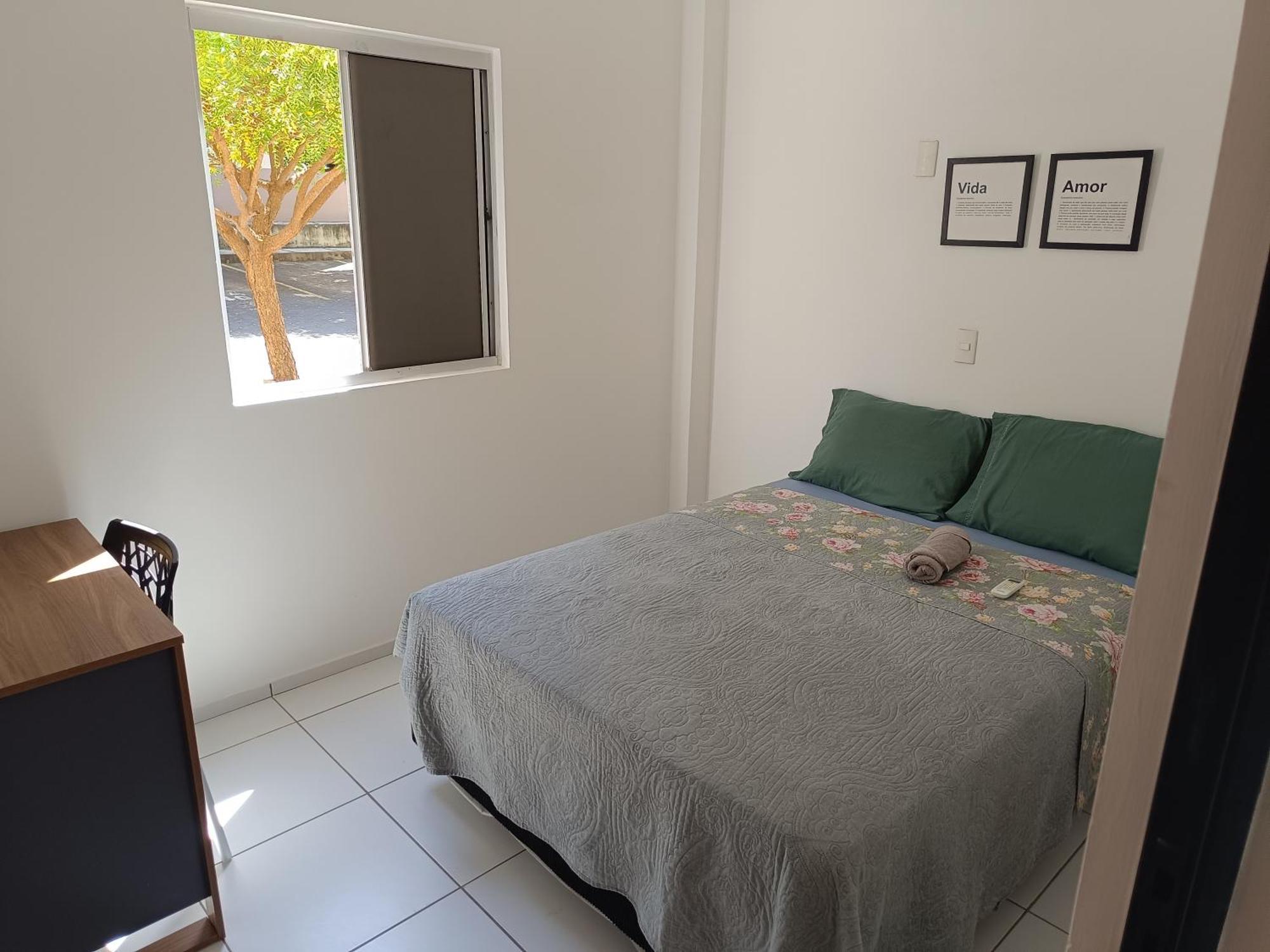 Ap 102 Acolhedor Situado Na Zona Leste, Com 3 Quartos Sendo 1