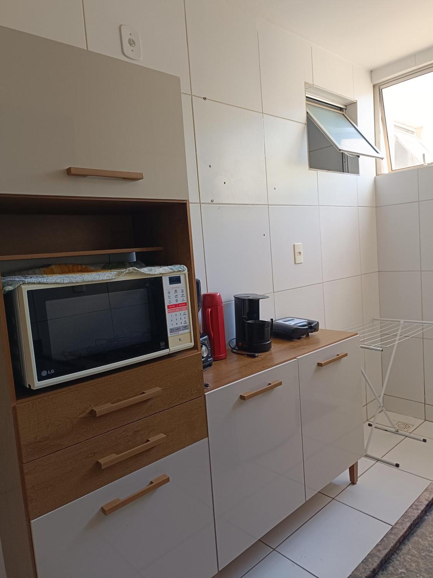 Ap 102 Acolhedor Situado Na Zona Leste, Com 3 Quartos Sendo 1 *
