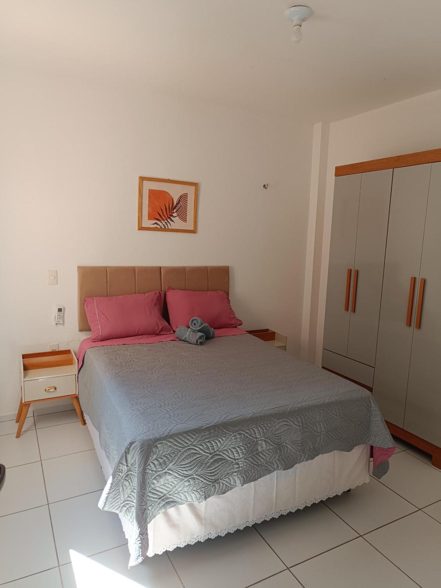 Ap 102 Acolhedor Situado Na Zona Leste, Com 3 Quartos Sendo 1